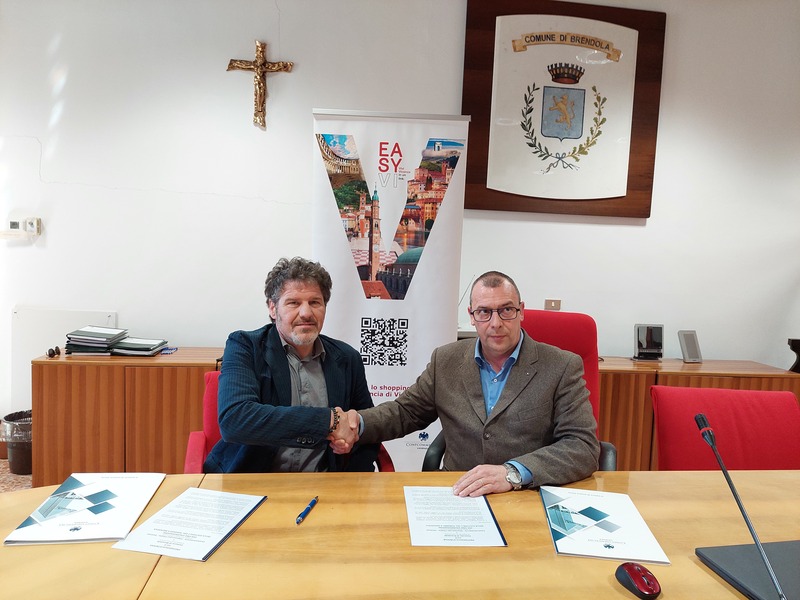 Un momento della firma del protocollo d'intesa con il sindaco Beltrame (a destra) e il presidente Castegnaro