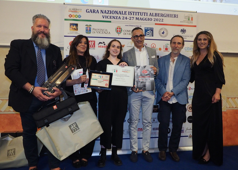 Foto di gruppo per la premiazione dei vincitori alla Gara Nazionale Alberghieri