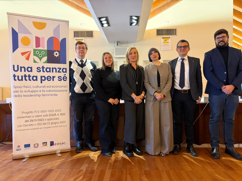 Foto di gruppo alla presentazione dell'iniziativa