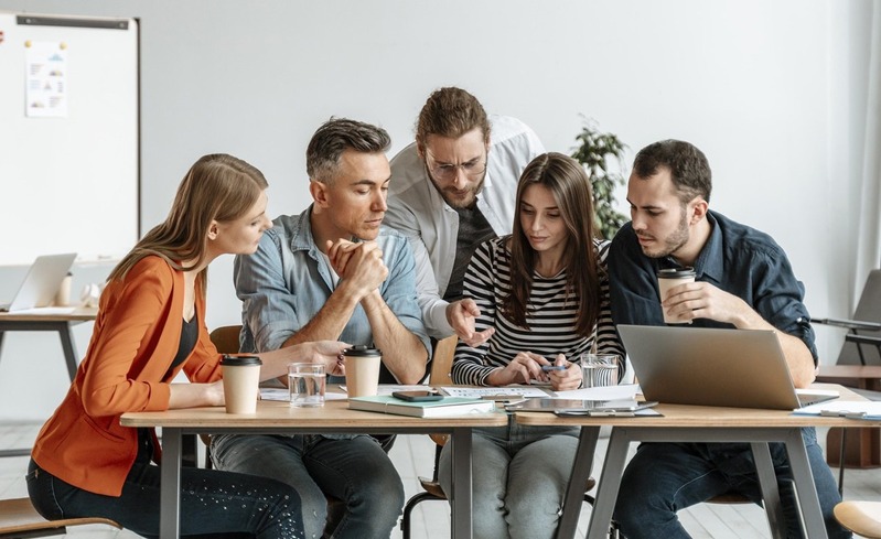 “LE PERSONALITÀ GENERAZIONALI: OLTRE PREGIUDIZI E STEREOTIPI”: COME FAVORIRE IL PASSAGGIO DI TESTIMONE IN AZIENDA