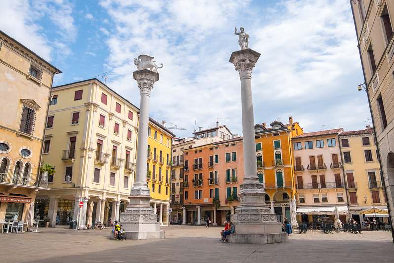 GLI ITALIANI VOGLIONO PIÙ NEGOZI NELLE CITTÀ