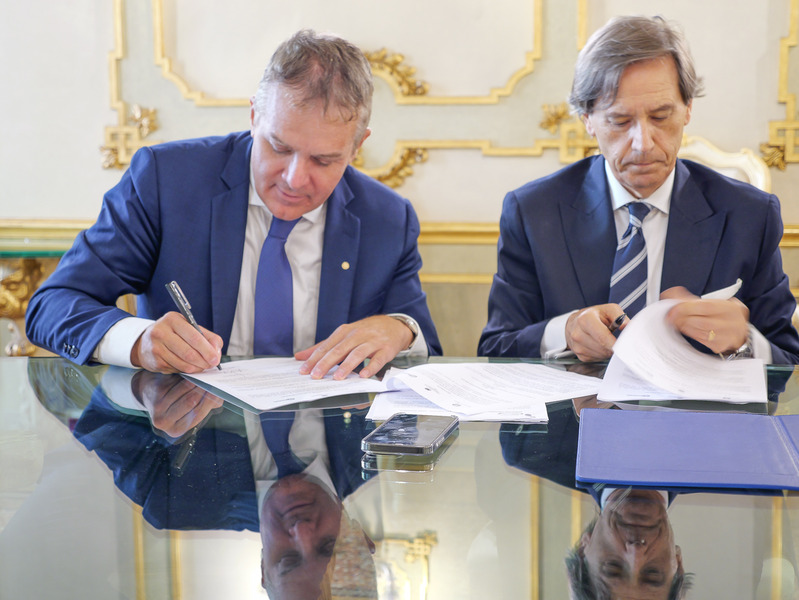 La firma del Protocollo in Prefettura, con il presidente Nicola Piccolo e il Prefetto Salvatore Caccamo