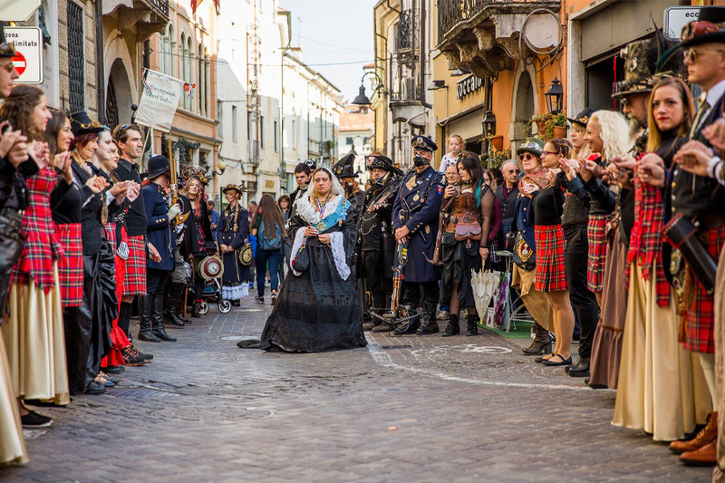 Una foto di un'edizione passata del British Day di Schio (foto dal profilo Facebook British DAY) Una foto di un'edizione passata del British Day di Schio (foto dal profilo Facebook British DAY)