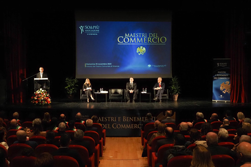 DOMENICA 27 OTTOBRE LA CERIMONIA DI PREMIAZIONE DEI MAESTRI E DEI BENEMERITI DEL COMMERCIO