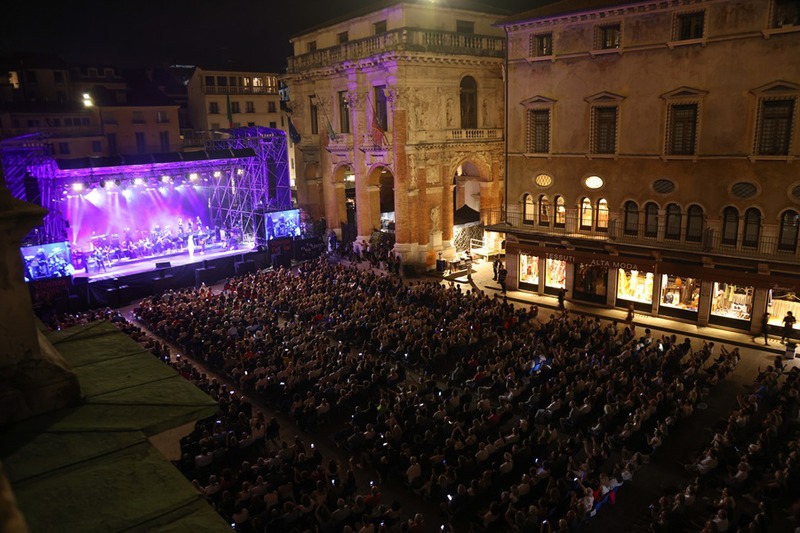 TORNA VICENZA IN FESTIVAL, LIVE IN PIAZZA DEI SIGNORI TORNA VICENZA IN FESTIVAL, LIVE IN PIAZZA DEI SIGNORI