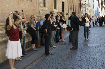Turisti in visita in centro a Vicenza