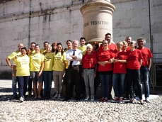 Foto di gruppo per i  baisti aderenti assieme al sindaco di Schio Valter Orsi